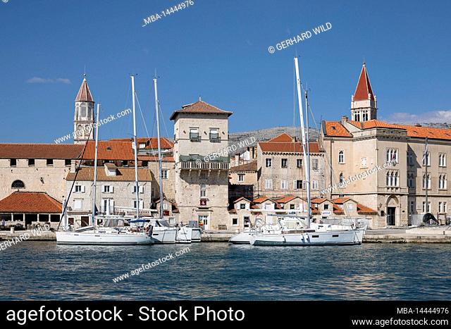 Sailboats in front of the old town of Trogir, UNESCO World Heritage Site, Adriatic Sea, Split-Dalmatia County, Dalmatia, Croatia, Europe
