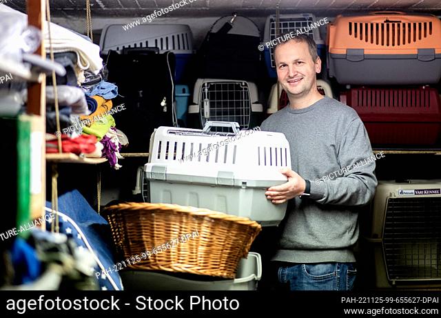 PRODUCTION - 18 November 2022, Bremen: Stefan Evers, chairman of the Bremer Tiertafel, stands in a room with donations in kind that are handed out by the...