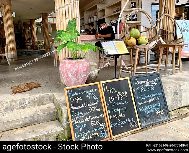19 October 2022, Indonesia, Sanur: Employees wait for customers at a beach restaurant. On the Indonesian vacation island of Bali