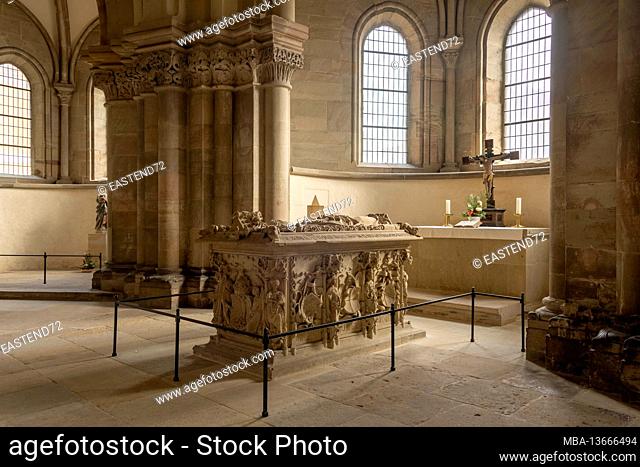 Germany, Saxony-Anhalt, Magdeburg, sandstone coffin of Queen Editha, donated (1510), Magdeburg Cathedral