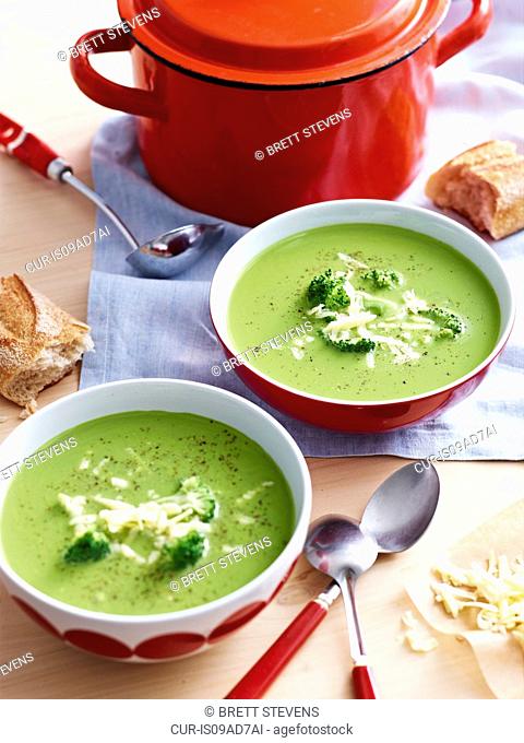 Saucepan and bowls of broccoli soup
