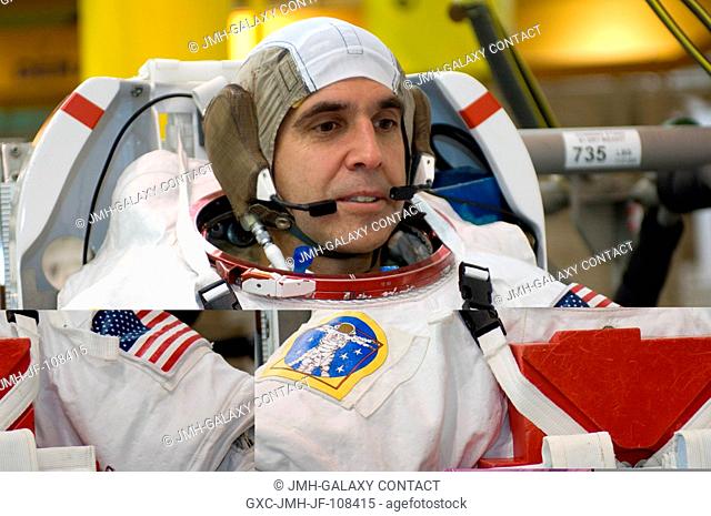 Astronaut Richard A. (Rick) Mastracchio, STS-118 mission specialist, attired in a training version of his Extravehicular Mobility Unit (EMU) spacesuit