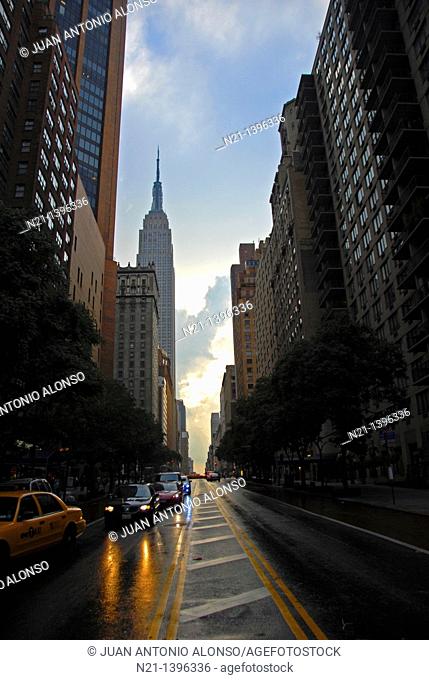 The Empire State Building at dusk. 34th Street at Lexington Avenue. Murray Hill, Manhattan, New York, New York, USA