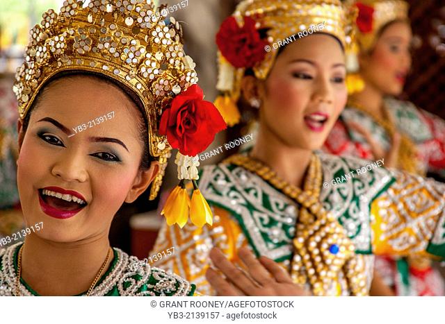 Traditional Thai Dancers, Erawan Shrine, Bangkok, Thailand