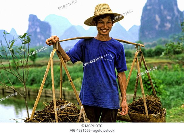 Colorful portrait of rice farmer in Yangshou China - 01/01/2014