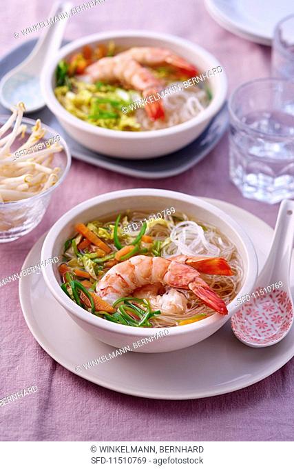 Pot au feu with glass noodles and prawns (Vietnam)