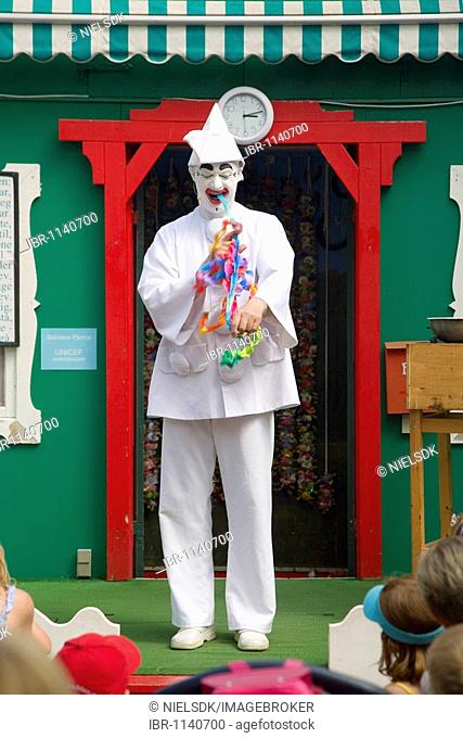 Pierrot entertaining the children in Dyrehaven in Klampenborg, Denmark, Europe