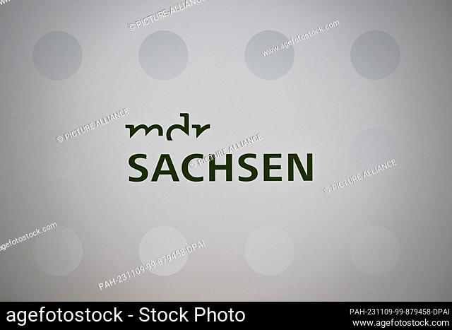 08 November 2023, Saxony, Dresden: ""MDR Sachsen"" is written on a wall in the lobby of the plenary chamber in the Saxon state parliament