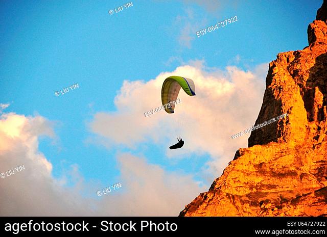 Photo of paragliding in the mountains