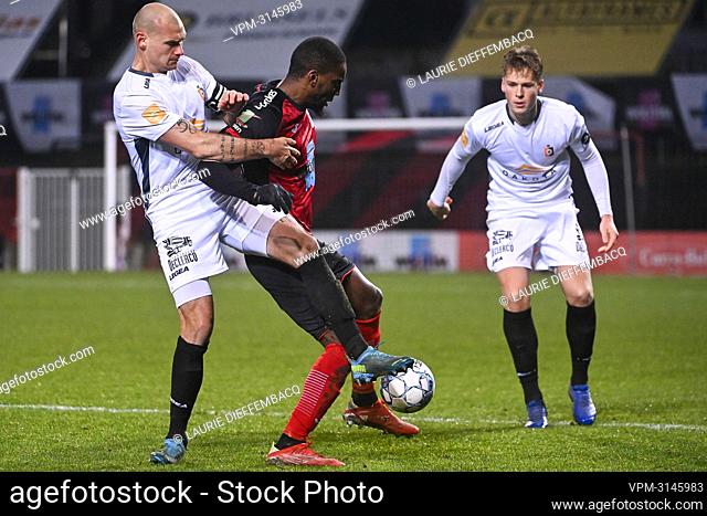 Deinze's Denis Prychynenko, Rwdm's Thomas Ephestion and Deinze's Viktor Boone fight for the ball during a soccer match between RWDM and KMSK Deinze