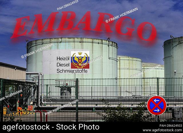 PHOTOMONTAGE: Topic image: Embargo on Russian oil. Russian oil should no longer be imported from Russia because of the Ukraine war