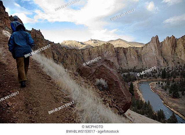 A HIKER enjoys the view of the CROOKED RIVER which runs through SMITH ROCK STATE PARK, USA, Oregon, Bend