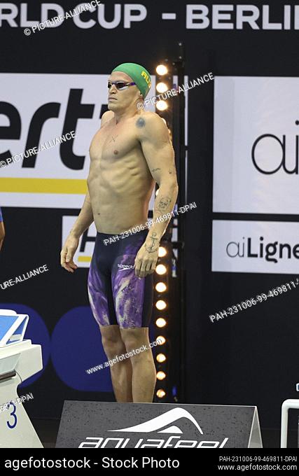 06 October 2023, Berlin: Swimming: World Cup, 200m Butterfly, Men: Australian pop star Cody Simpson competes in the 2023 World Aquatics Swimming World Cup at...