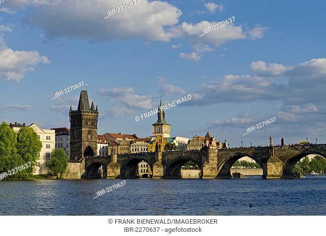 Karluv most, Charles Bridge, across the Vltava river, Prague, Czech Republic, Europe