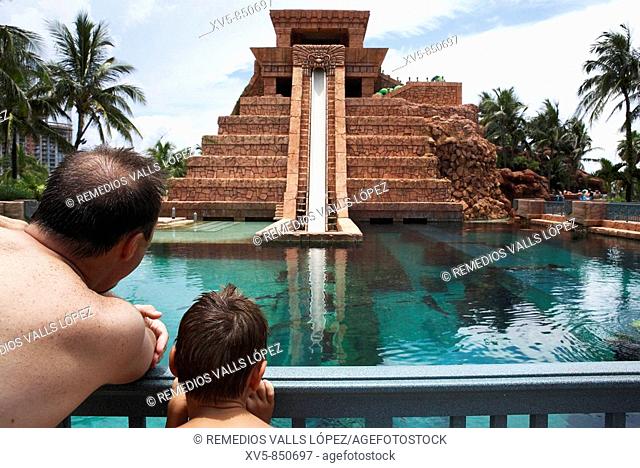 Bahamas, New Providence Island, Nassau: Atlantis Resort, Paradise Island Swimming pool and pyramid