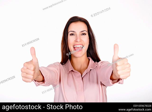 Geschäftsfrau zeigt daumen hoch   beautiful young businesswoman shows thumbs up