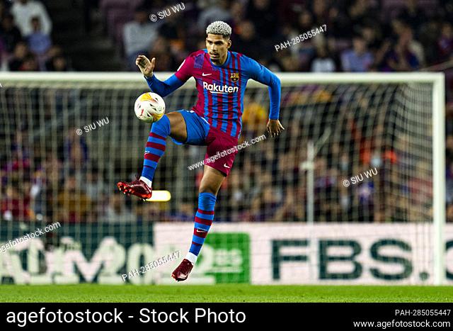 Ronald Araujo (FC Barcelona) in action during La Liga football match between FC Barcelona and RCD Mallorca, at Camp Nou Stadium in Barcelona, Spain, on May 1