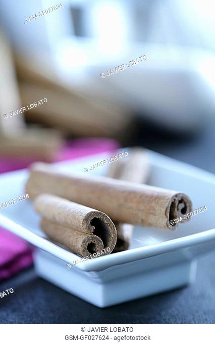 Cinnamon sticks in a small square plate