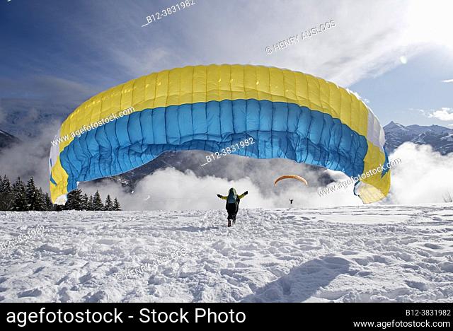 France, Haute Savoie (74), Alps, Passy, Plaine de Joulx, paraglider in winter, inflation of the glider