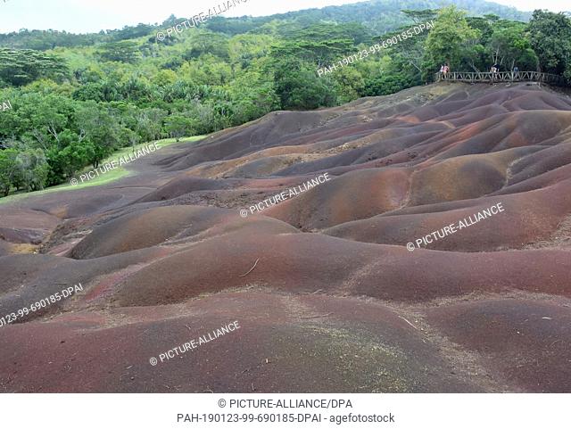 14 November 2017, Mauritius, Chamarel: The Colored Earth of Chamarel (Terres des 7 Couleurs) lies in different hills and shimmers in seven different colors near...