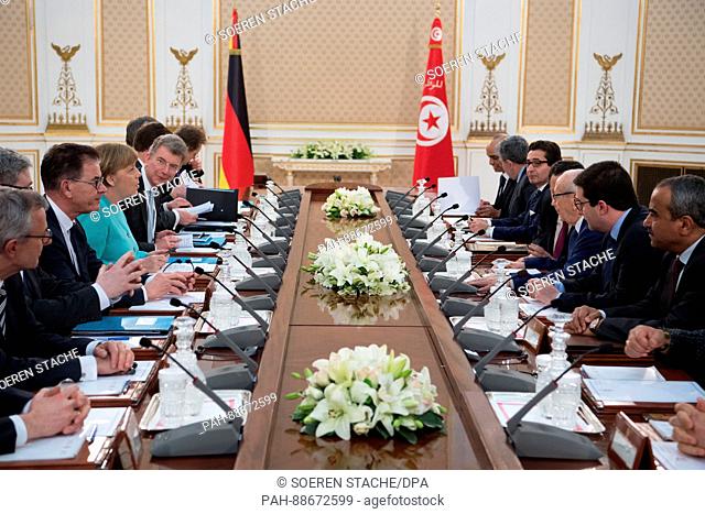 The Tunisian president Be-ji Cai-d Essebsi (3-R) receives the German chancellor Angela Merkel (4-L) in Tunis, Tunisia, 03 March 2017