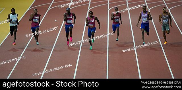 25 August 2023, Hungary, Budapest: Athletics: World Championships, 200 m, final, men, at the National Athletics Center. Andre de Grasse (r-l, Canada)