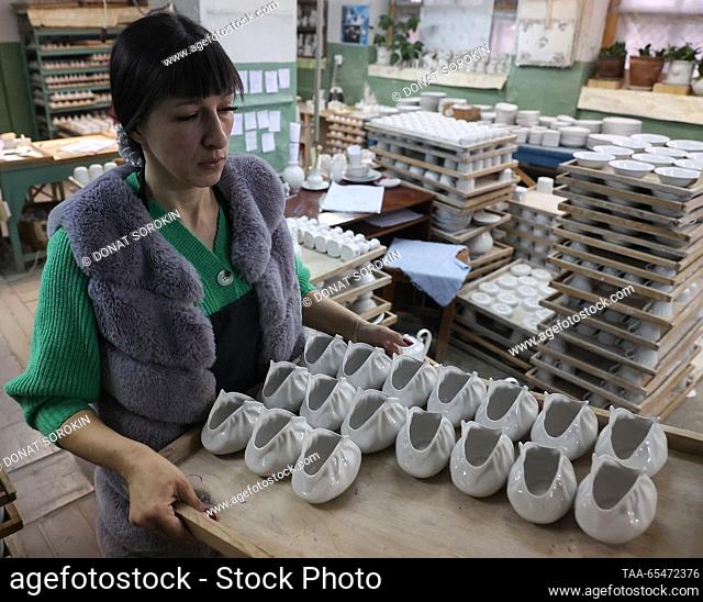 RUSSIA, SVERDLOVSK REGION - DECEMBER 4, 2023: An employee carries a tray at a storage facility of the Sysert porcelain factory. Donat Sorokin/TASS