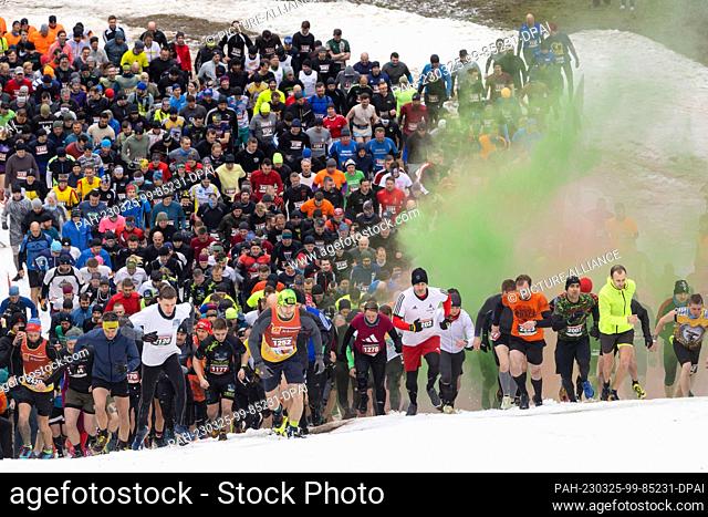 25 March 2023, Thuringia, Steinach: Participants start at the obstacle race ""Braveheartbattle"" at the valley station of the ski arena ""Silbersattel"" in the...
