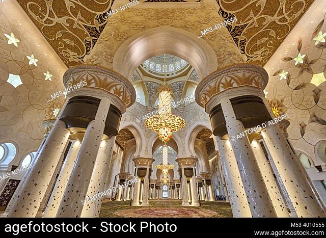 The main prayer room at Sheikh Zayed Mosque. Abu Dhabi. United Arab Emirates