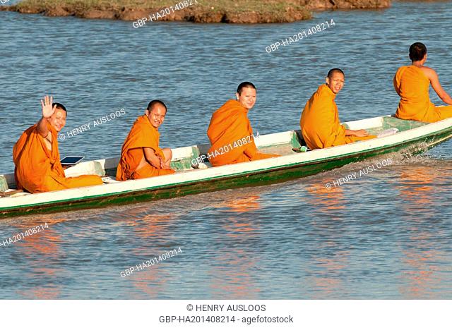 Monks, visiting, Tale, Noi, Between, lake, sea, Phatthalung, Thailand