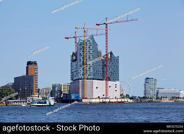 Die im Bau befindliche Elbphilharmonie im Hamburger Hafen (Hafencity)