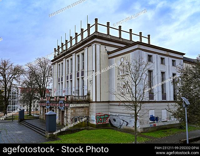 11 December 2023, Brandenburg, Frankfurt (Oder): The building of the former Lichtspieltheater der Jugend. The Ministry of Culture is funding the planned...