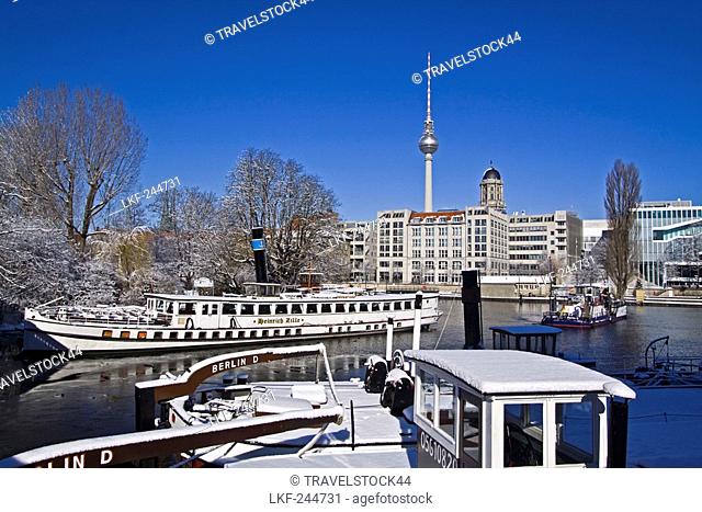 Old Harbour in winter, Heinrich Zille boat, Alex in winter, Berlin, Germany