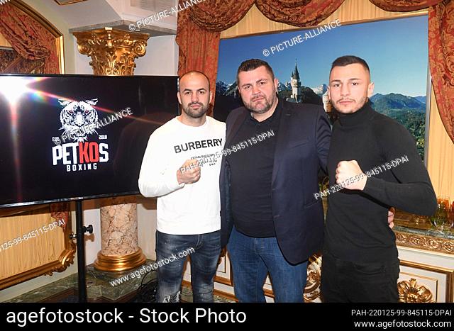 25 January 2022, Bavaria, Munich: Professional boxer Shefat Isufi, (l-r) Alexander Petkovic, promoter Petkos Boxing and up-and-coming professional Edin Avdic...