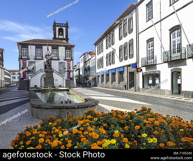 Fountain in the Town Hall Square, Rathausplatz, also Republic Square, behind it the Town Hall, Ponta Delgada, Sao Miguel Island, Azores, Portugal, Europe
