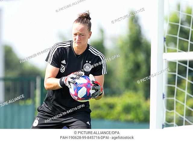 28 June 2019, France (France), Pont-Pean: Football, women: World Cup, national team, Germany, final press conference: Almuth Schult holds a ball