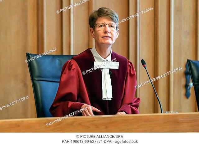 13 June 2019, Saxony, Leipzig: Renate Philipp, presiding judge, was admitted to the Federal Administrative Court before the verdict was pronounced in the trial...
