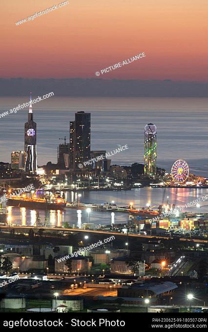 24 June 2023, Georgia, Batumi: Brightly lit is the backdrop of the port city on the Black Sea. Photo: Sebastian Kahnert/dpa. - Batumi/Ajaria/Georgia