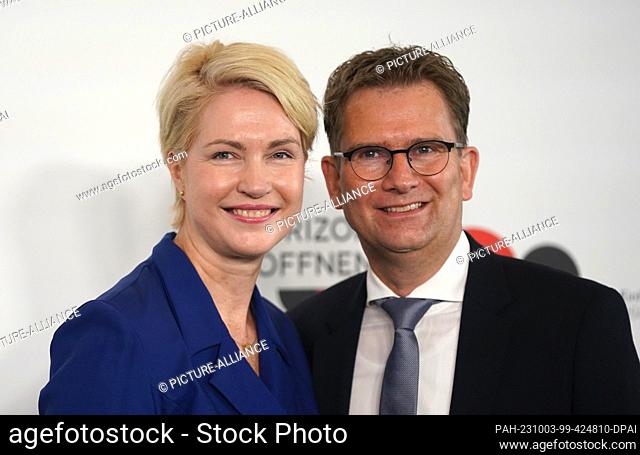 03 October 2023, Hamburg: Manuela Schwesig (SPD), Minister President of Mecklenburg-Western Pomerania, and her husband Stefan arrive at the Elbphilharmonie...