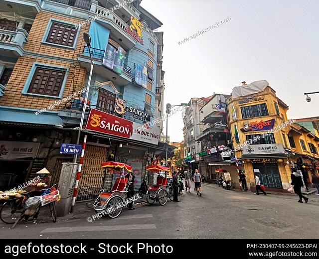 26 February 2023, Vietnam, Hanoi: A street corner in the Old Quarter. Photo: Alexandra Schuler/dpa. - Hanoi/Vietnam