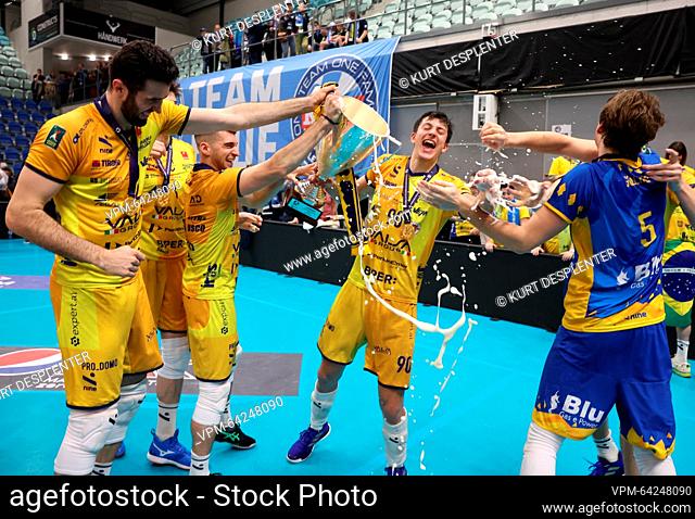Modena's players celebrate after winning a volleyball match between Knack Roeselare and Modena, second leg of the final of the men's CEV Cup