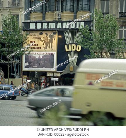 Das Lido Revuetheater auf den Champs Elysees in Paris, Frankreich Ende 1970er Jahre. Lido music hall at Champs Elysees in Paris, France late 1970s