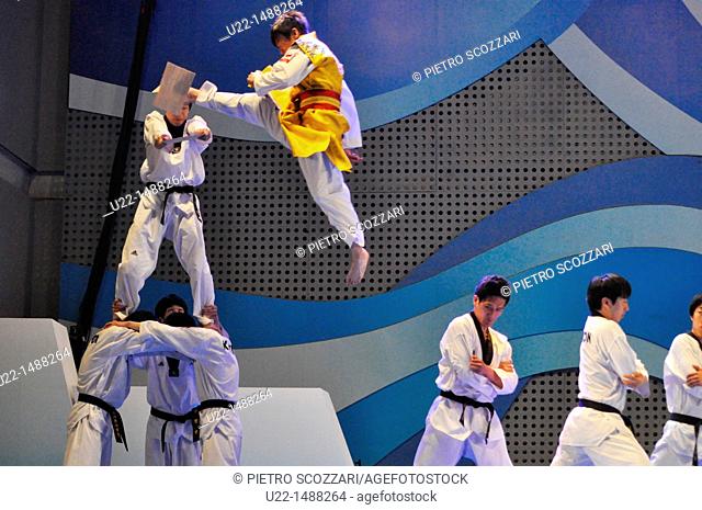 Seoul (South Korea): taekwondo show in Seoul Square