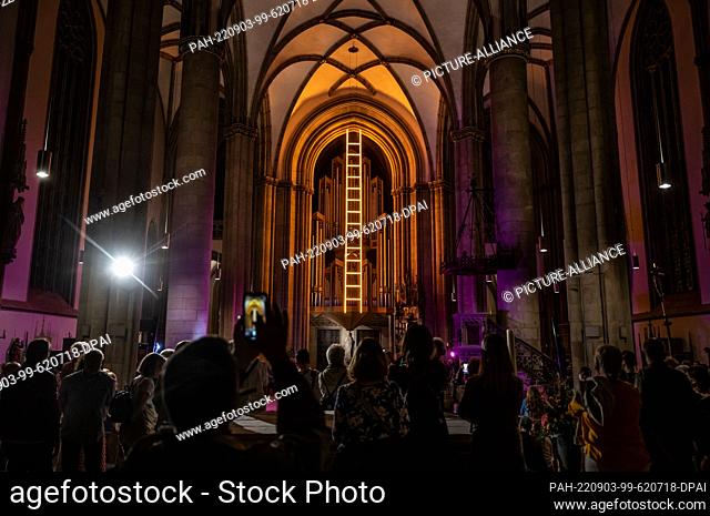03 September 2022, North Rhine-Westphalia, Münster: The artwork ""Himmelsleiter"" (ladder to heaven) by Viennese artist Billi Thanner shines at its opening in...