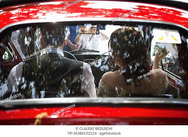 Spouses inside a Fiat 500