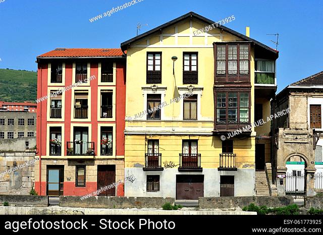 Building located in the Ribera de Deusto on the banks of the River of Bilbao this area is also known by the name of Zorrozaurre