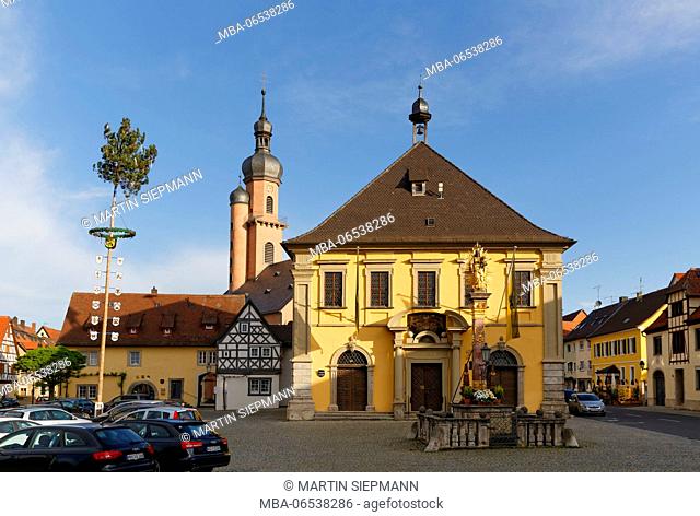 Parish church St. Nikolaus, city hall and Marian column on the market square, Eibelstadt, Main-Franconia, Lower Franconia, Franconia, Bavaria, Germany