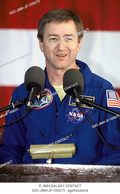 Astronaut Frank L. Culbertson, Jr., Expedition Three mission commander, speaks from the podium in Hangar 990 at Ellington Field during the STS-108 and...