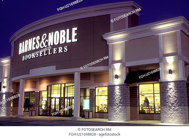 Barnes & Noble, bookstore, Wilmington, DE, Delaware, Entrance to Barnes & Noble Booksellers store in Wilmington in the evening