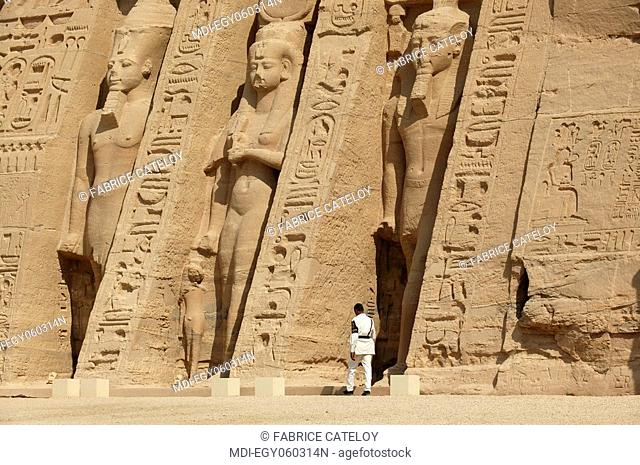 The Temple of Nefertari dedicated to Hathor - The statue of Nefertari between those of Ramesses II on the frontage